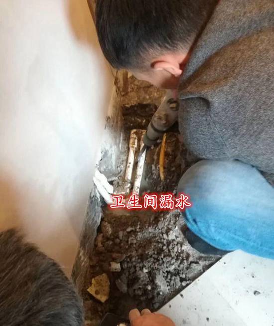 南宁房屋漏水怎么维修_小区步梯楼顶漏水谁维修