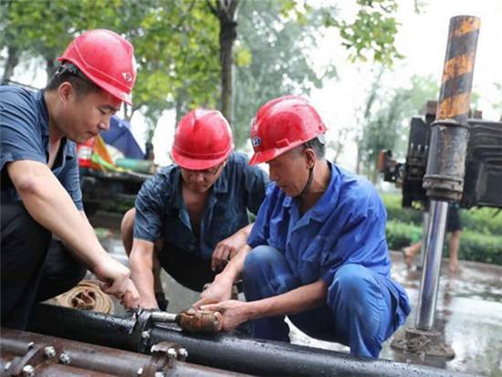 宣城卫生间砖缝漏水怎么检查_卫生间漏水免砸瓷砖可行吗