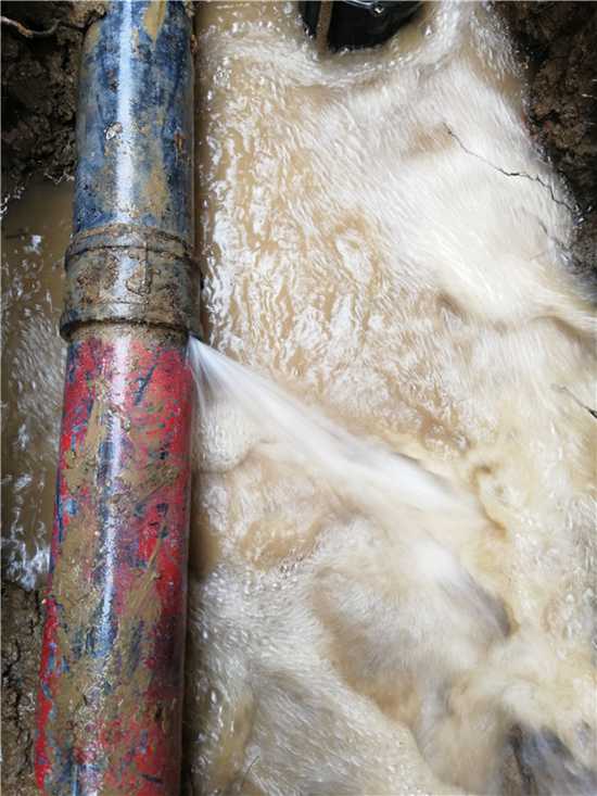 朝阳热水器漏水维修_燃气热水器从里面漏水