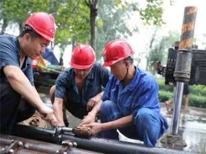 荆州热水器漏水什么原因_热水器旁边漏水