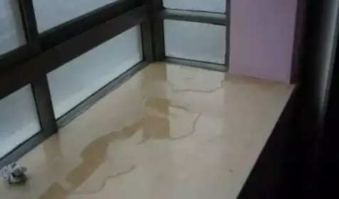 下雨飘窗漏水怎么处理?飘窗漏水渗水是什么原因?