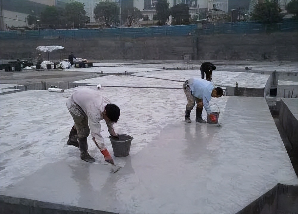 梅雨季节来袭，屋顶漏水怎么办？老师傅手把手教你维修！